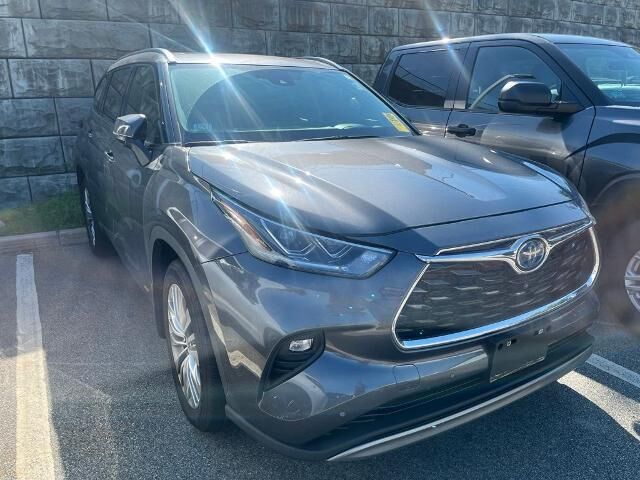 2024 Toyota Highlander Hybrid Platinum