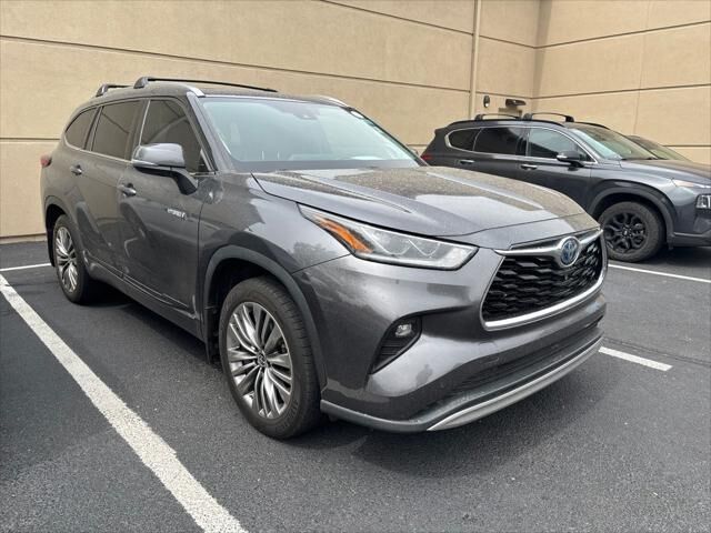 2021 Toyota Highlander Hybrid Platinum