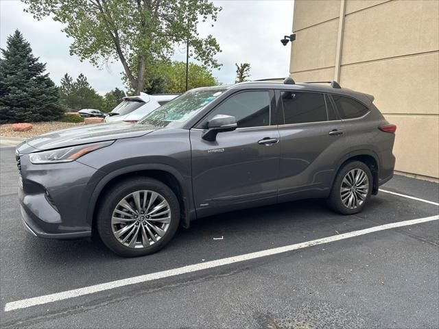 2021 Toyota Highlander Hybrid Platinum — photo 1 of 5