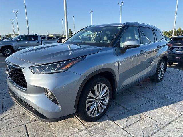 2022 Toyota Highlander Platinum