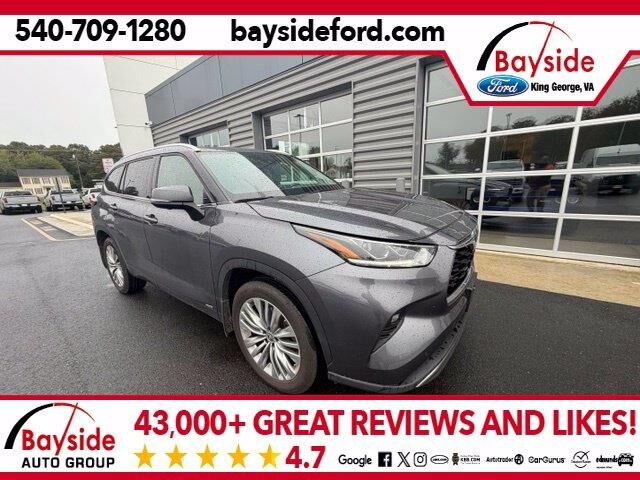 2023 Toyota Highlander Hybrid Platinum