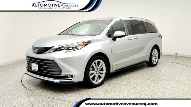 2021 Toyota Sienna Platinum — photo 1 of 14