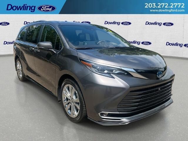 2024 Toyota Sienna Platinum 7-Passenger — photo 1 of 26