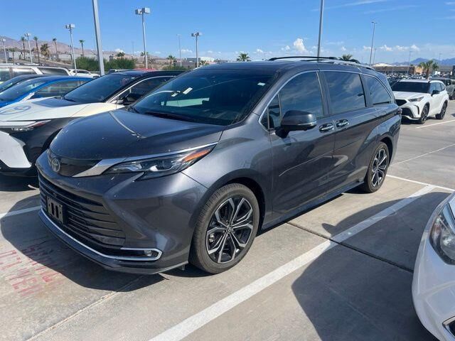 2025 Toyota Sienna Platinum 7-Passenger — photo 1 of 13
