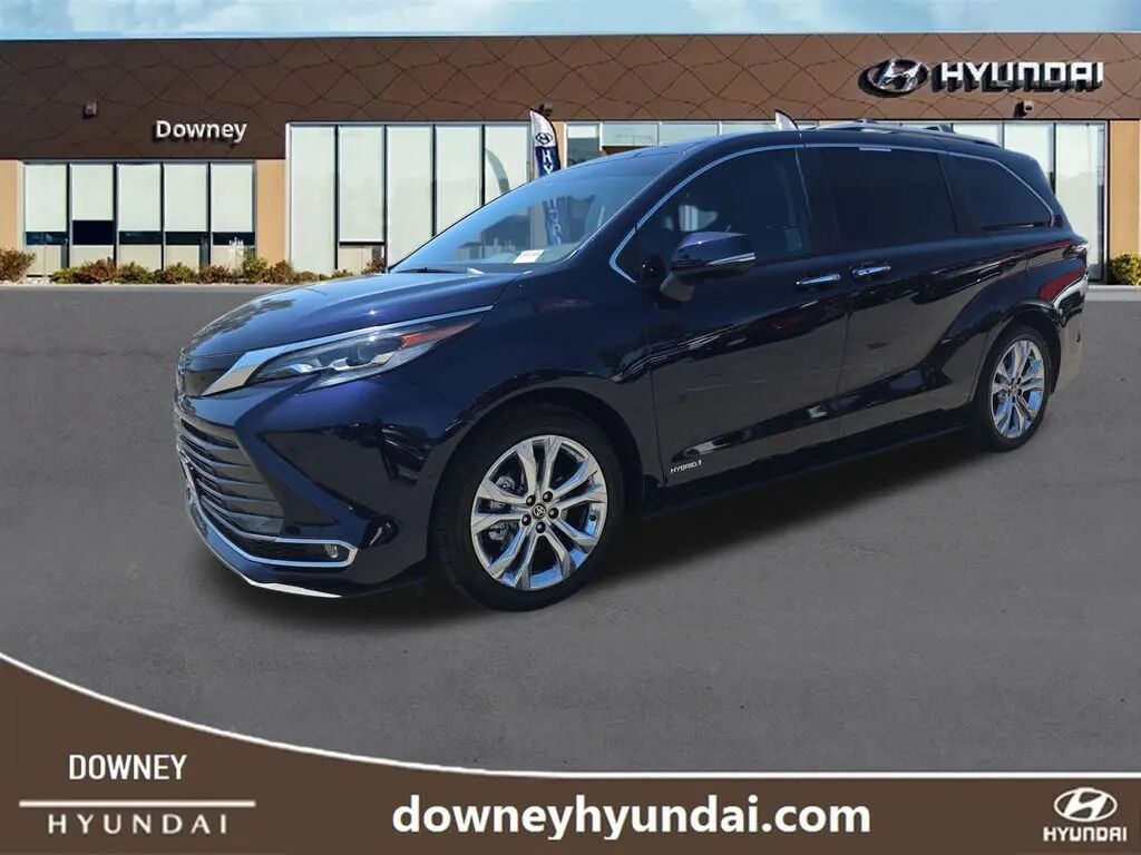 2021 Toyota Sienna Platinum 7-Passenger — photo 1 of 13