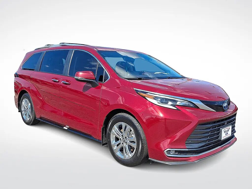 2023 Toyota Sienna Platinum 7-Passenger — photo 1 of 18