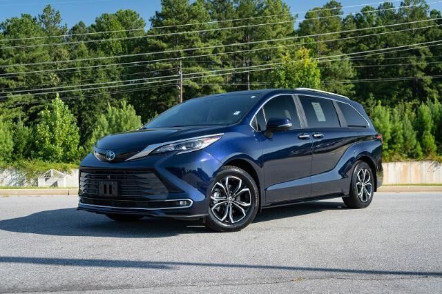 2025 Toyota Sienna Platinum 7-Passenger