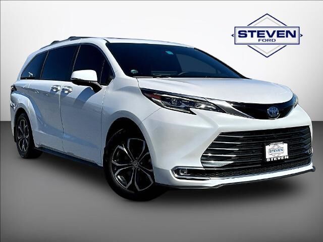 2025 Toyota Sienna Platinum 7-Passenger