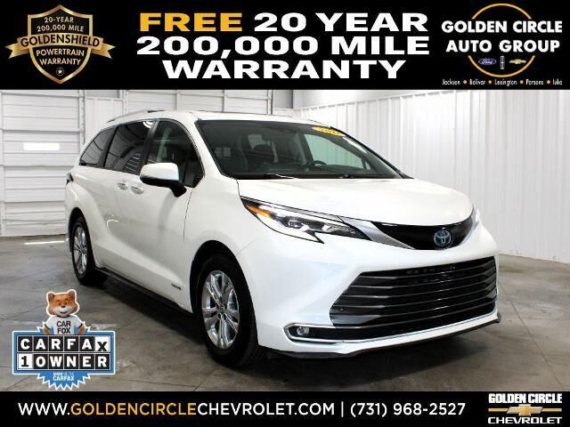 2021 Toyota Sienna Platinum 7-Passenger — photo 1 of 13