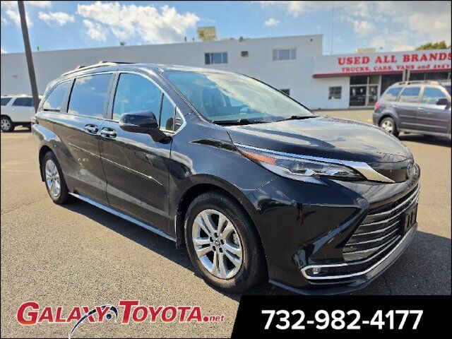 2023 Toyota Sienna Platinum