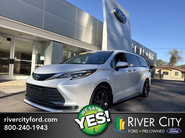 2025 Toyota Sienna Platinum 7-Passenger
