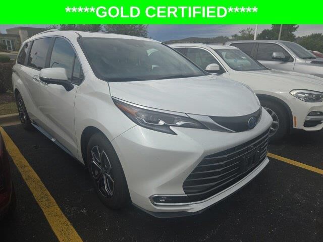 2025 Toyota Sienna Platinum 7-Passenger