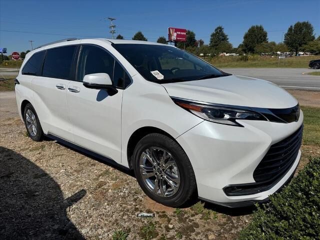 2022 Toyota Sienna Platinum 7-Passenger