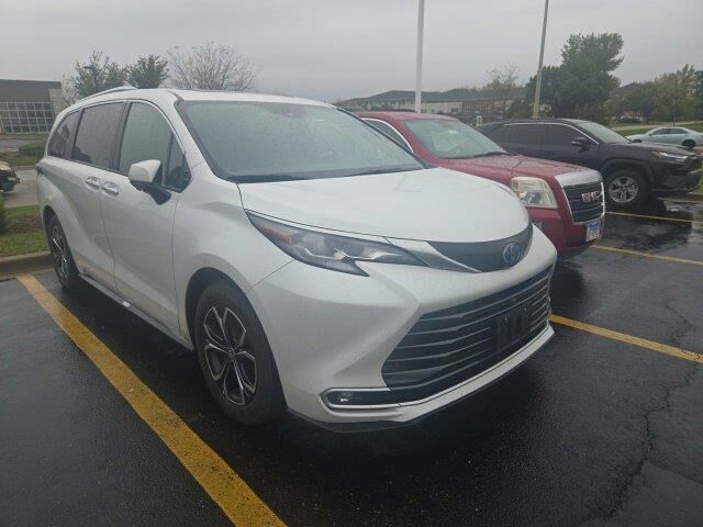 2025 Toyota Sienna Platinum 7-Passenger