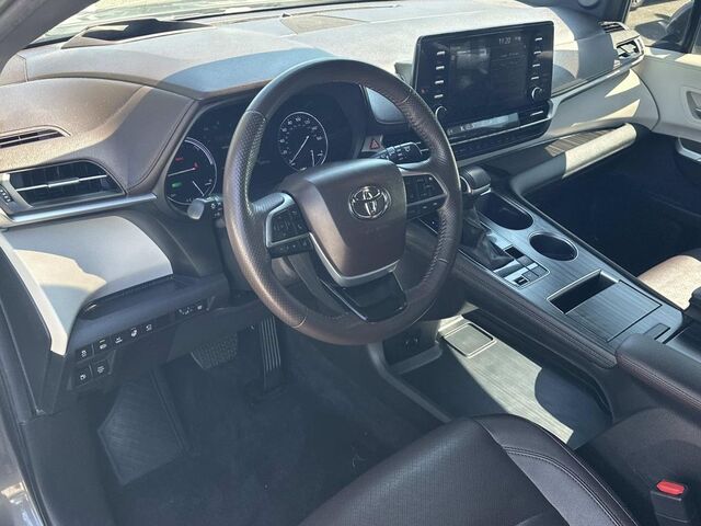 2023 Toyota Sienna Platinum