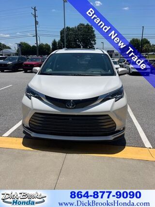 2021 Toyota Sienna Platinum AWD 7-Passenger — photo 1 of 10