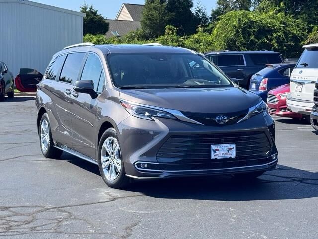 2023 Toyota Sienna Platinum 7-Passenger