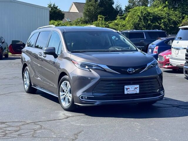 2023 Toyota Sienna Platinum 7-Passenger