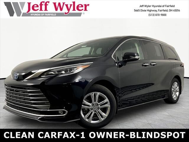 2023 Toyota Sienna Platinum 7-Passenger — photo 1 of 13