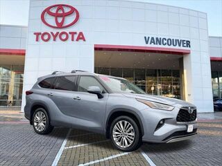 2023 Toyota Highlander Hybrid Platinum