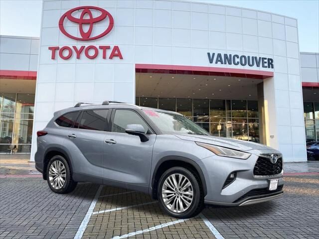 2023 Toyota Highlander Hybrid Platinum