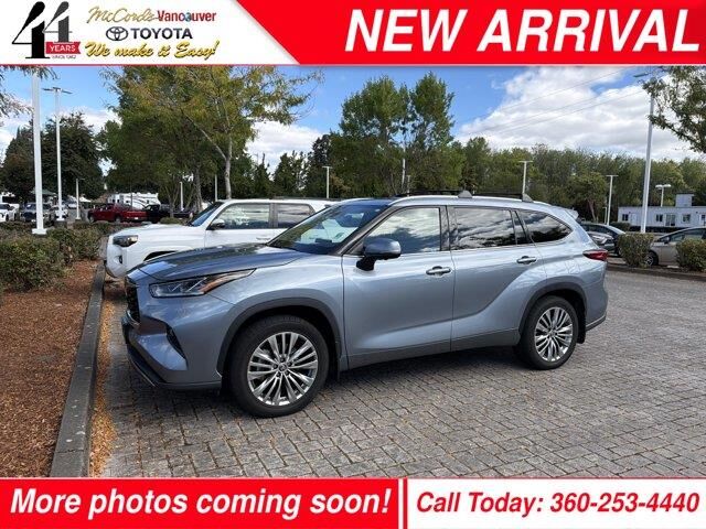 2023 Toyota Highlander Hybrid Platinum — photo 1 of 2