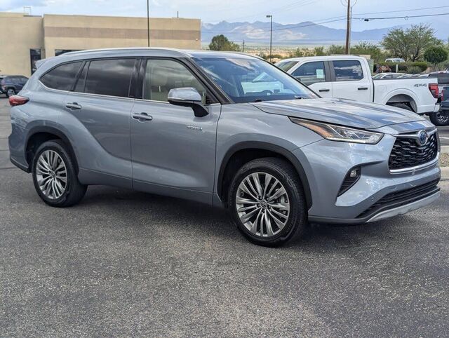 2021 Toyota Highlander Hybrid Platinum — photo 1 of 2