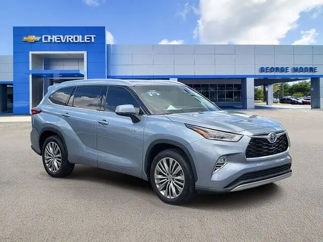 2021 Toyota Highlander Hybrid Platinum