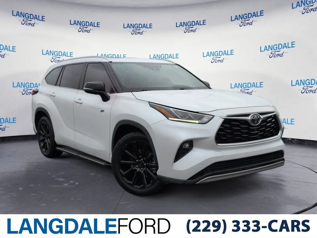 2022 Toyota Highlander Platinum — photo 1 of 13