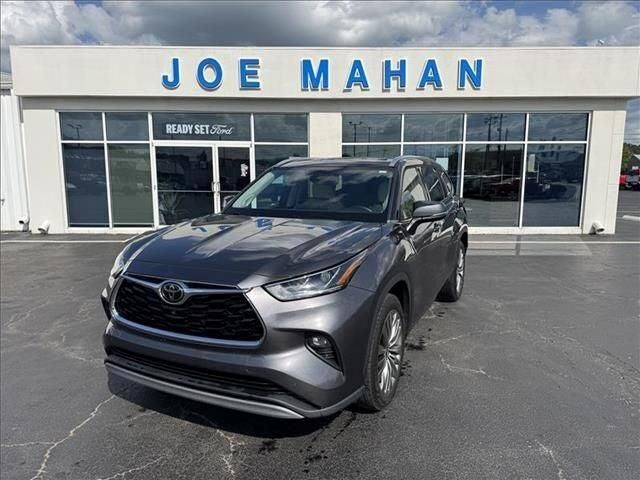 2021 Toyota Highlander Platinum — photo 1 of 13
