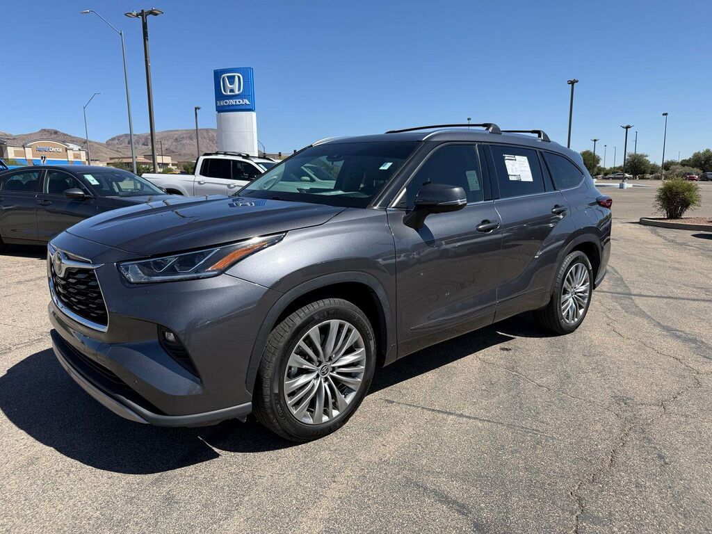 2021 Toyota Highlander Platinum — photo 1 of 39