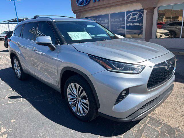 2022 Toyota Highlander Platinum