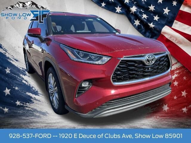 2022 Toyota Highlander Platinum — photo 1 of 13