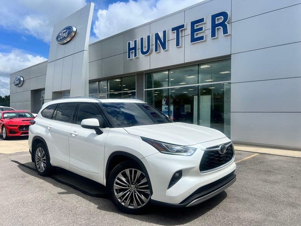 2021 Toyota Highlander Platinum — photo 1 of 2