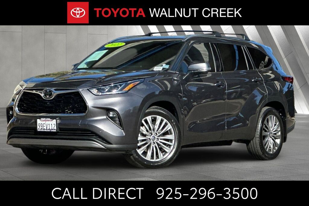 2022 Toyota Highlander Platinum — photo 1 of 9