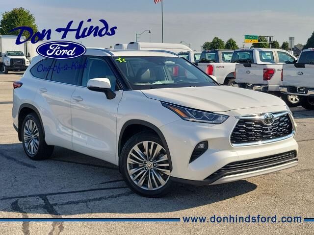 2021 Toyota Highlander Platinum — photo 1 of 26