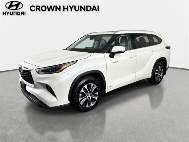 2021 Toyota Highlander Hybrid XLE — photo 1 of 13