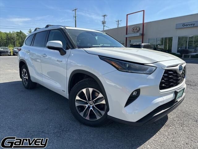 2021 Toyota Highlander Hybrid XLE