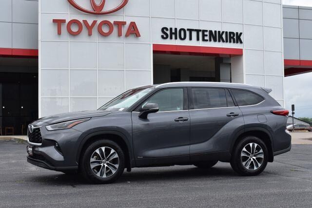 2022 Toyota Highlander Hybrid XLE