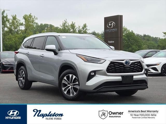 2022 Toyota Highlander Hybrid XLE