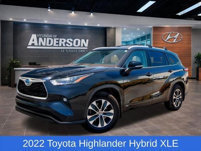 2022 Toyota Highlander Hybrid XLE — photo 1 of 13