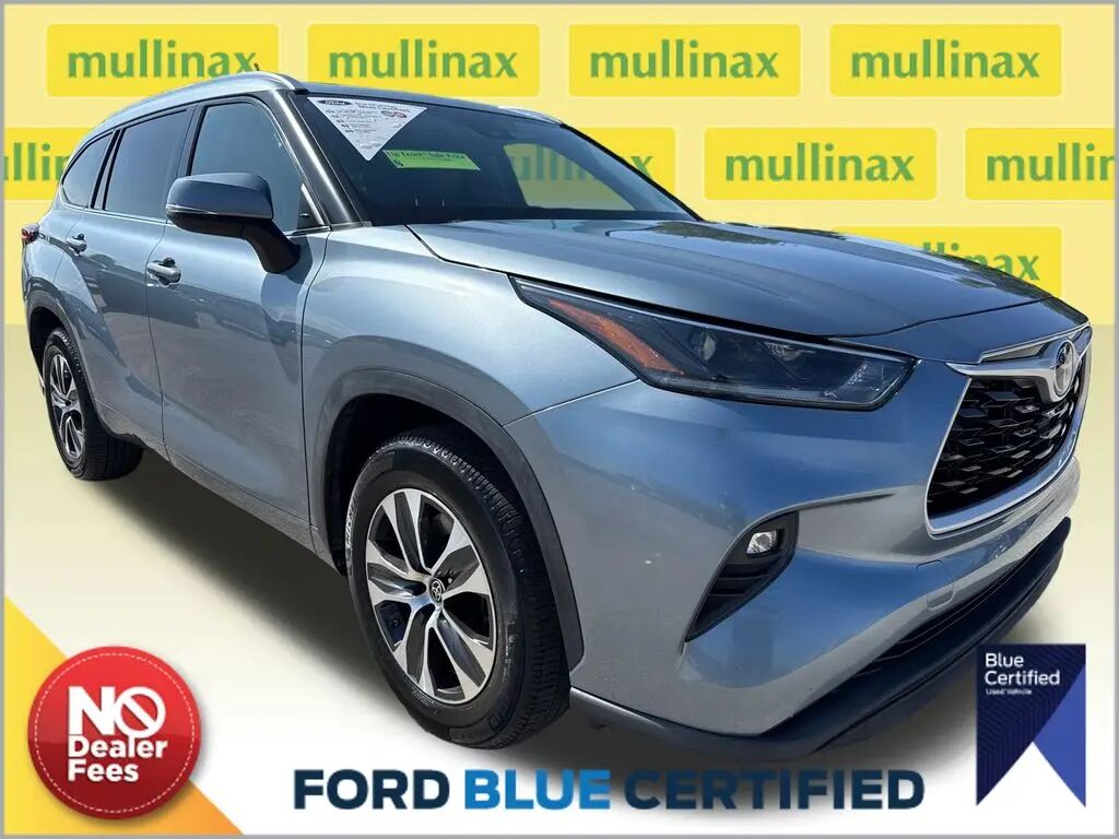 2021 Toyota Highlander XLE — photo 1 of 3
