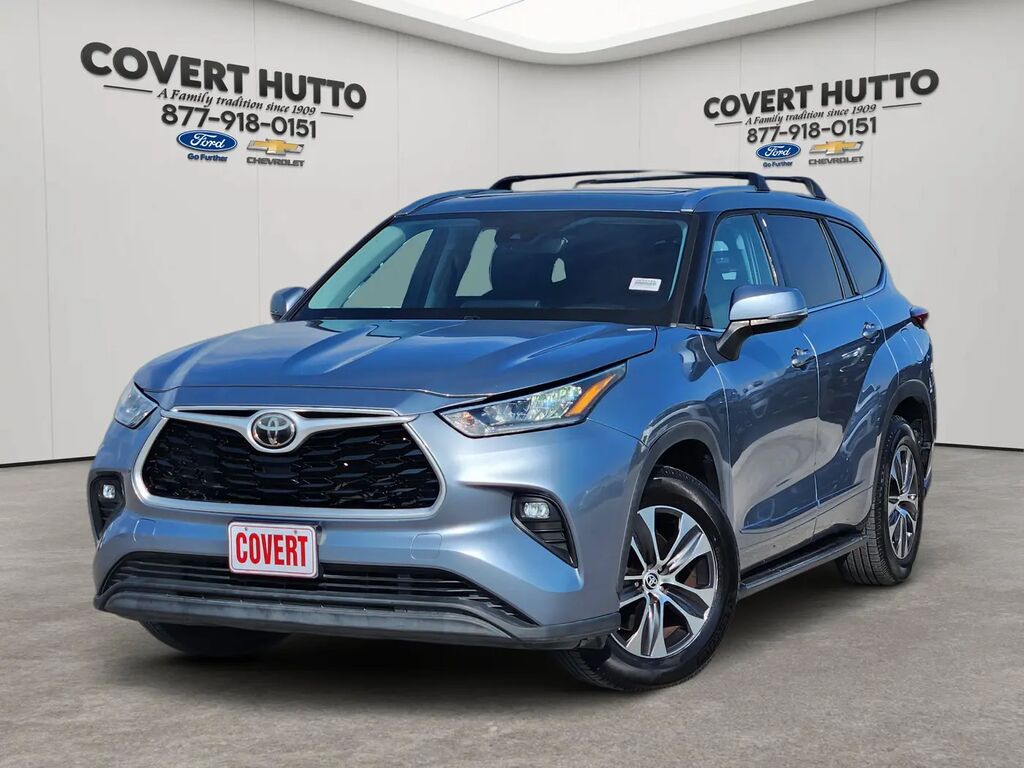 2020 Toyota Highlander XLE — photo 1 of 14