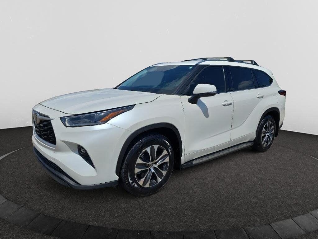 2021 Toyota Highlander XLE — photo 1 of 1