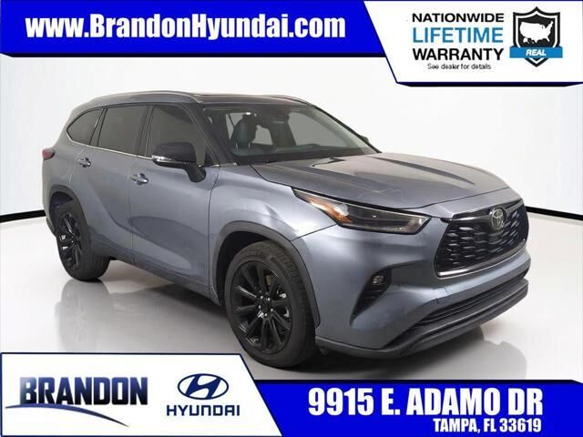 2021 Toyota Highlander XLE — photo 1 of 26