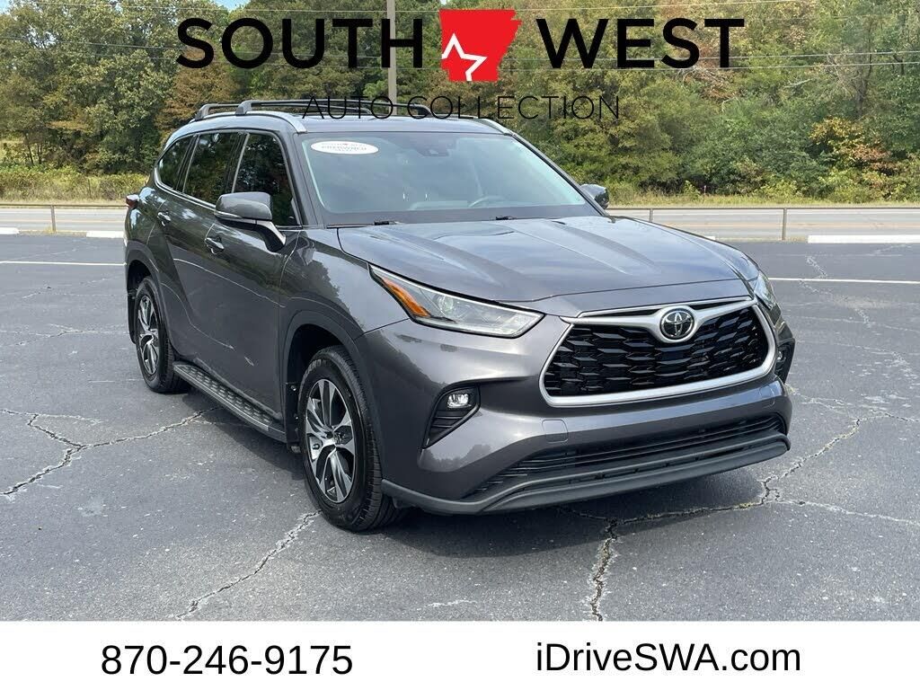 2021 Toyota Highlander XLE — photo 1 of 1