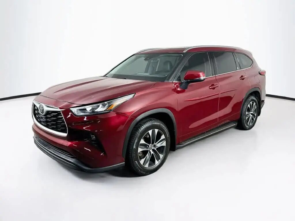 2020 Toyota Highlander XLE — photo 1 of 13