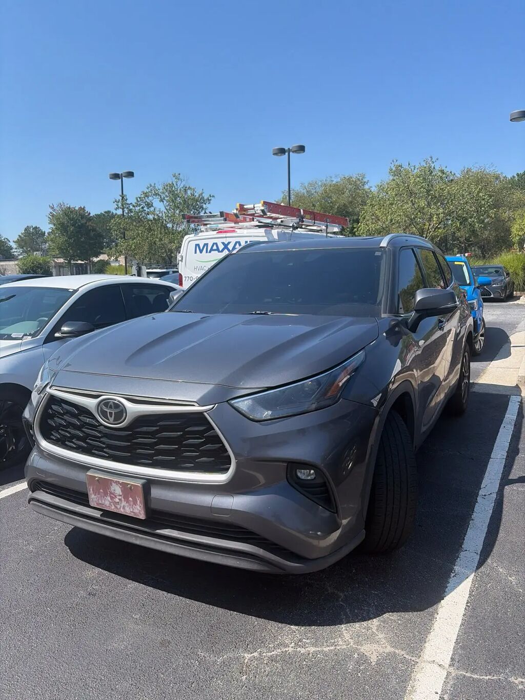 2022 Toyota Highlander XLE — photo 1 of 2