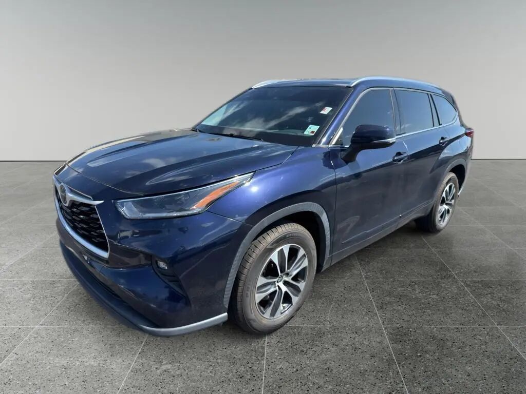 2021 Toyota Highlander XLE — photo 1 of 47