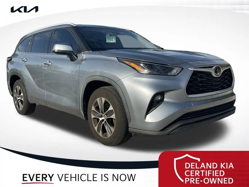 2022 Toyota Highlander XLE — photo 1 of 1